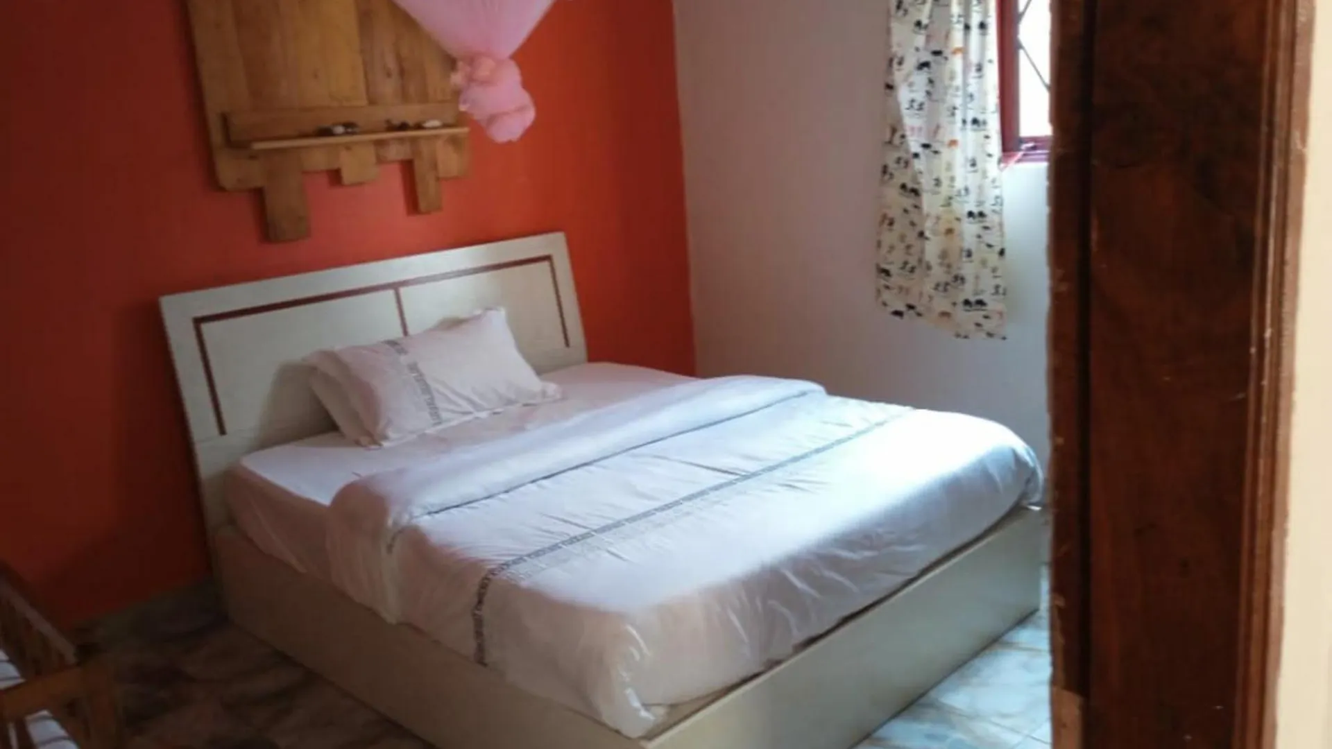Homestay Alice Gardens And Campsite Entebbe Uganda