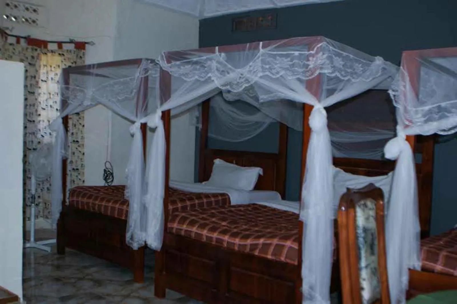 Homestay Alice Gardens And Campsite Entebbe