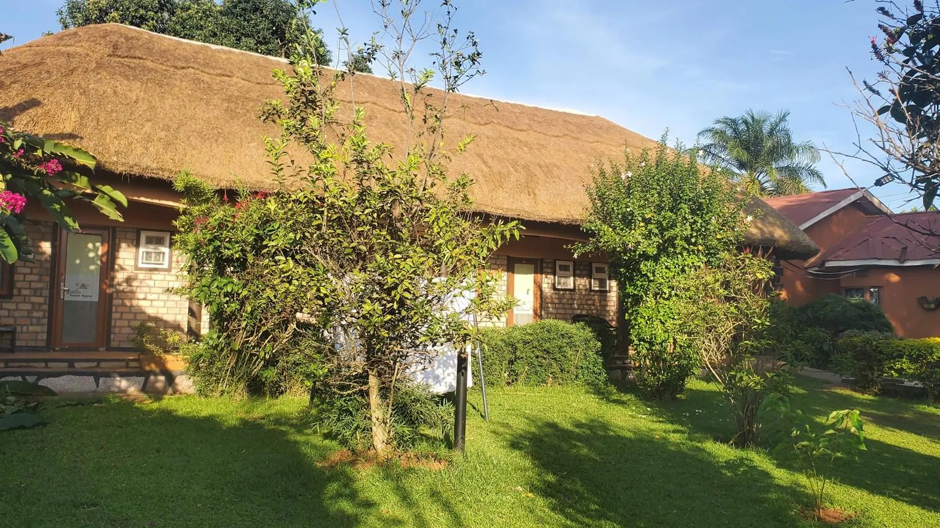 Alice Gardens And Campsite Entebbe
