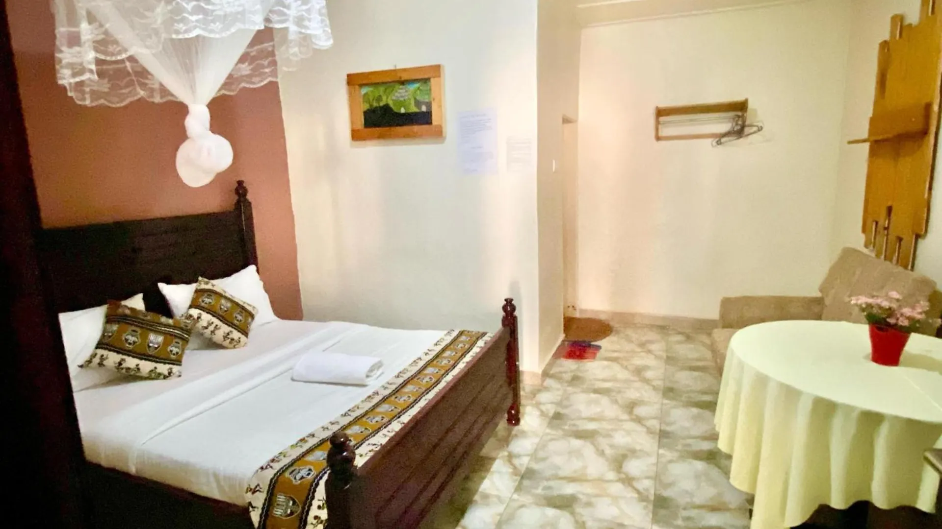 Alice Gardens And Campsite Entebbe Homestay