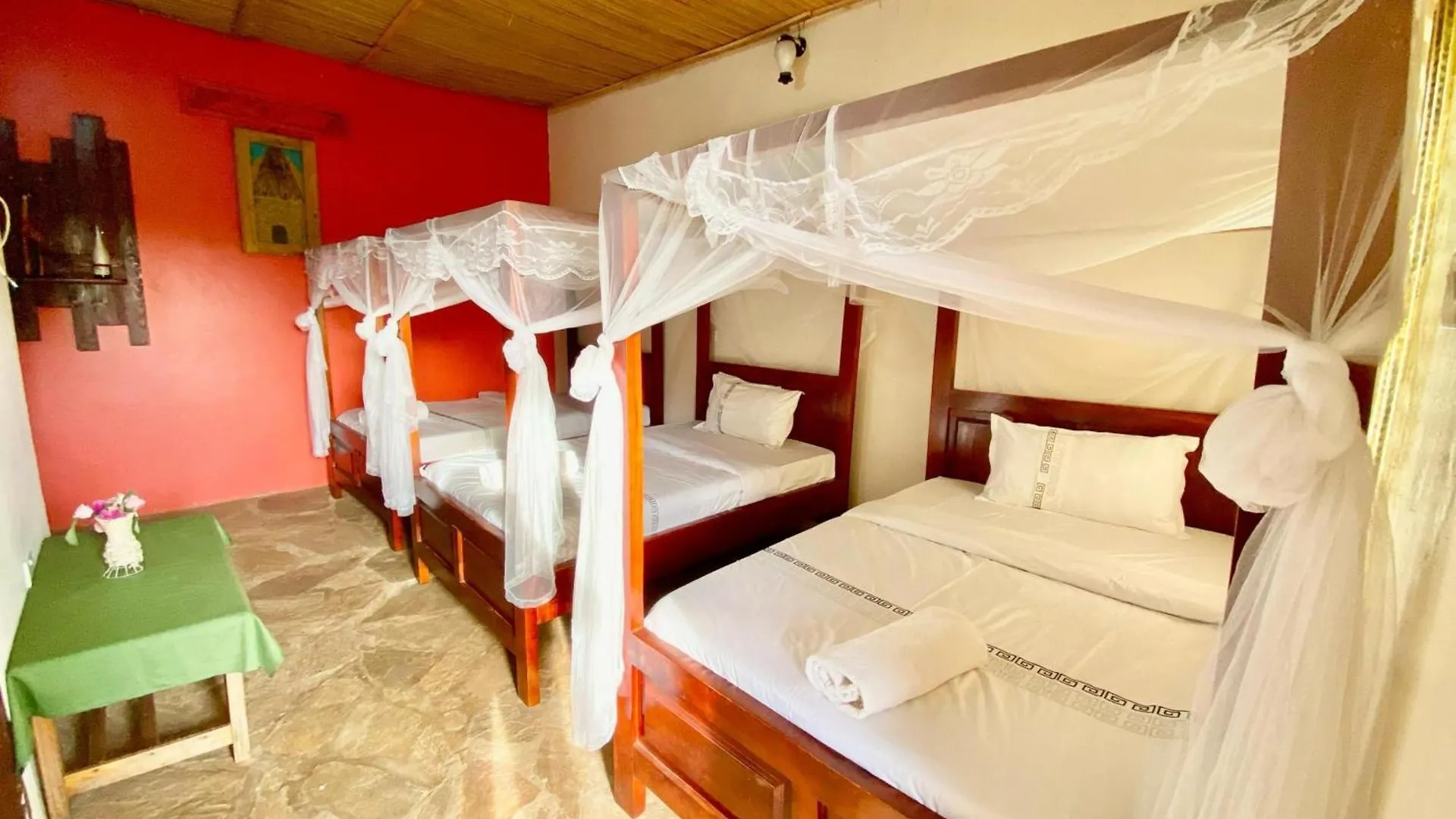 Homestay Alice Gardens And Campsite Entebbe
